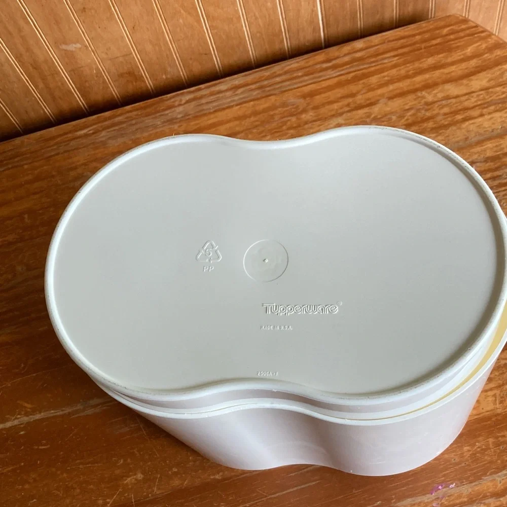 Tupperware Classic White Toilet Paper Holder